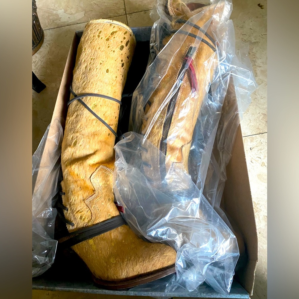Brand new Freebird Boots- gold and brown